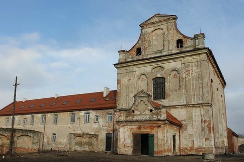 Переосмислення спадщини: На заході України відновили історичні памʼятки, щоб поселити туди внутрішніх переселенців