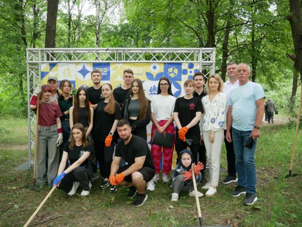У Рівному відбулась толока на території парку