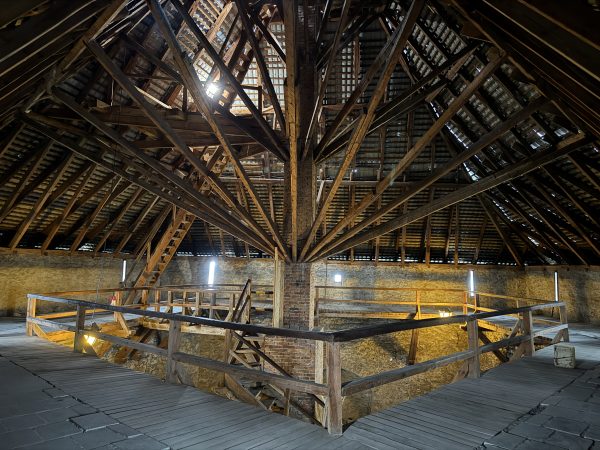 Безбарʼєрність у мурах. Збір пропозицій на створення безбар’єрного простору у стінах Лицарської вежі Меджибізького замку